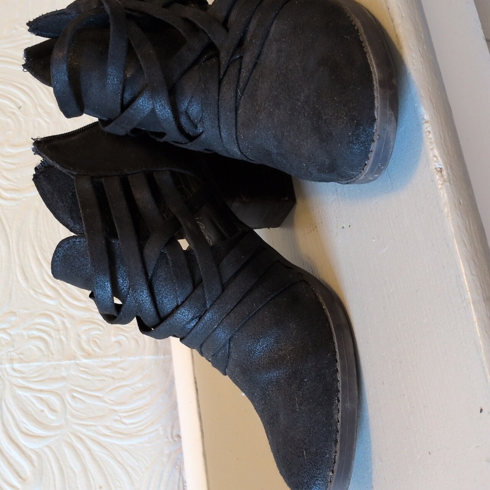 Fergie Black Ankle Booties - Picture 1 of 9